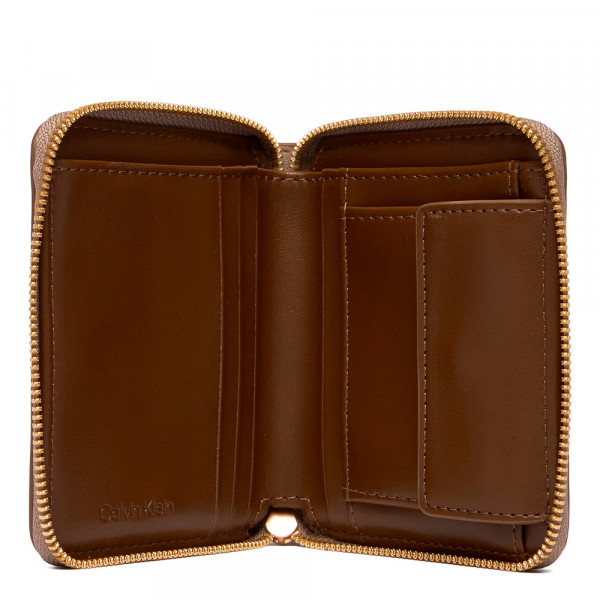 geldborse-mit-reissverschluss-und-metallfolienlogo