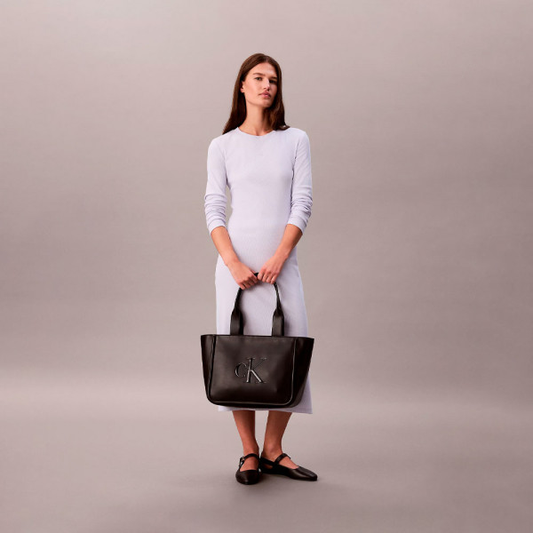 sac-fourre-tout-grave-d-un-monogramme