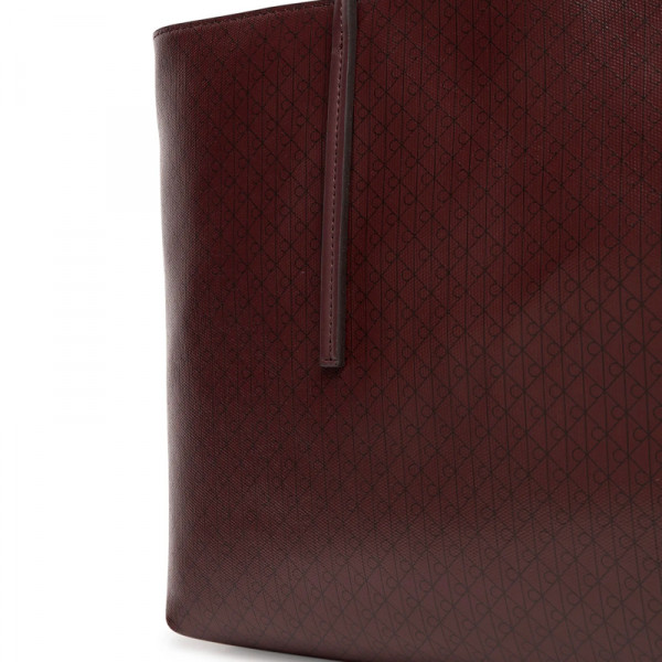 bolso-tote-con-logo-monograma-con-bolsito