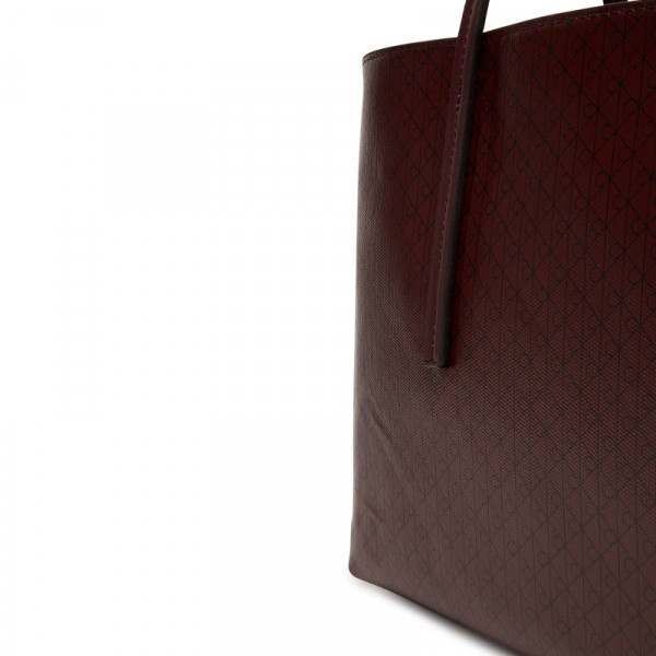 petit-sac-fourre-tout-avec-logo-monogramme-et-pochette