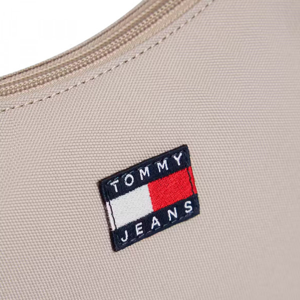 bolso-essential-con-inscripcion-en-bandolera