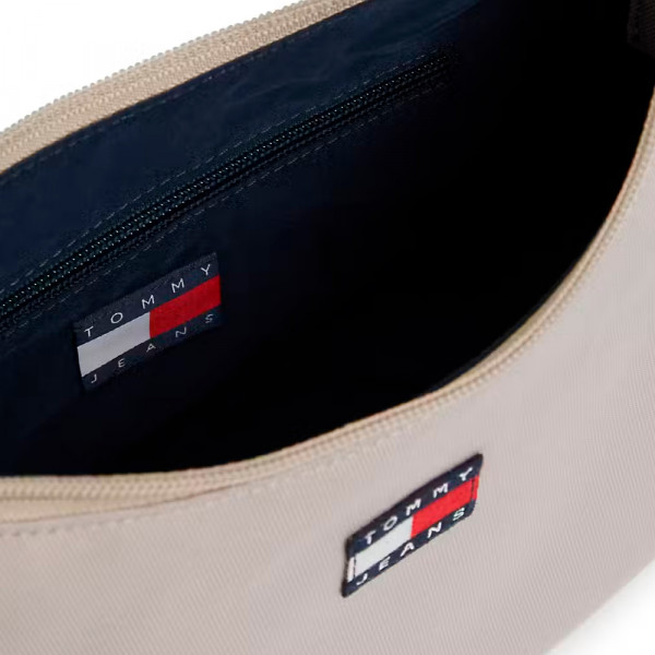 bolsa-essencial-com-inscricao-na-alca-de-ombro