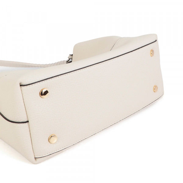 schultertasche-aus-kunstleder-mit-geflochtenem-henkel-und-schleife