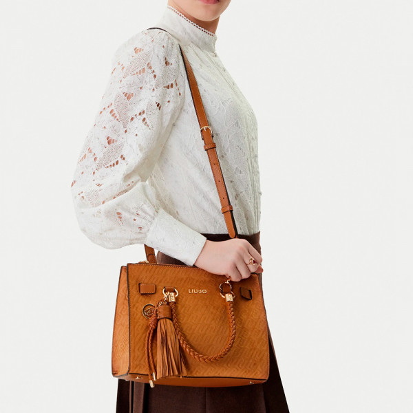 bolso-de-mano-efecto-antelina