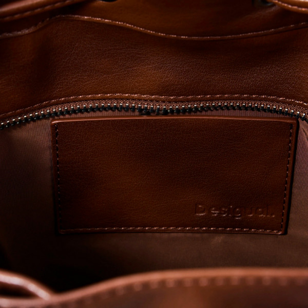 mittelgrosser-rucksack-mit-geflochtenem-kordelzug