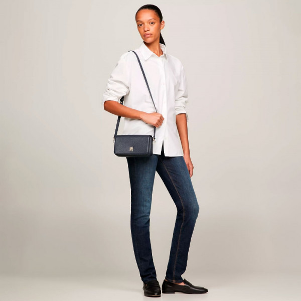 crossbody-tasche-mit-th-emblem-und-klappe