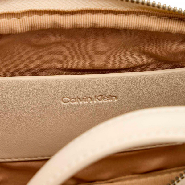 umhangetasche-mit-monogramm