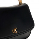 borsa-a-tracolla-con-catena-e-logo-monogramma