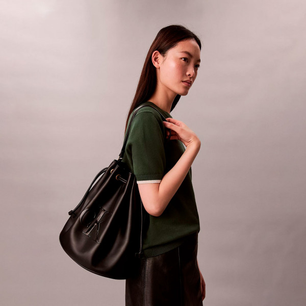 borsa-a-sacco-con-logo-monogramma-inciso