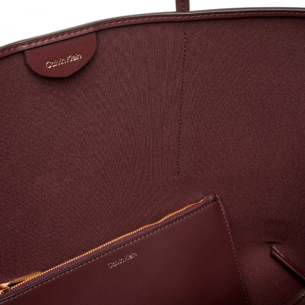 bolsa-tote-com-logotipo-de-monograma-e-bolsa