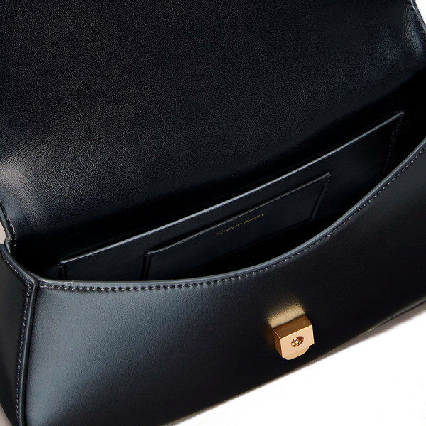 tote-bag-with-monogram-logo-hardware