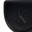 satteltasche-mit-eingraviertem-monogramm