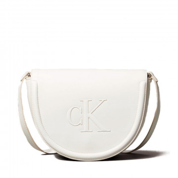 satteltasche-mit-eingraviertem-monogramm