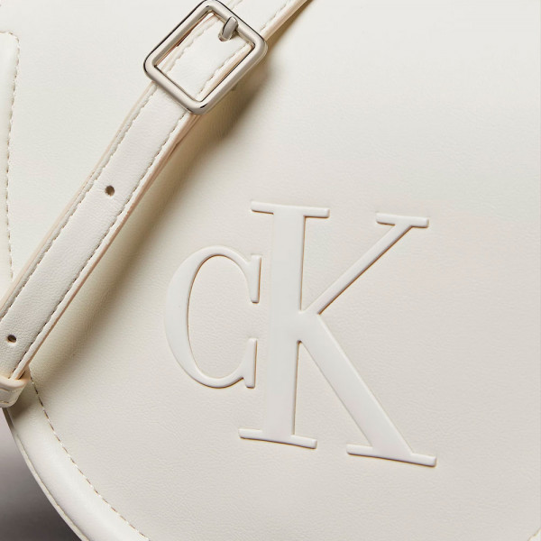 satteltasche-mit-eingraviertem-monogramm