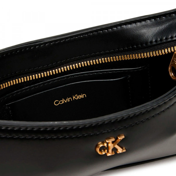 umhangetasche-mit-monogramm-logo-hardware