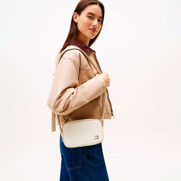 umhangetasche-mit-logo-aufnaher