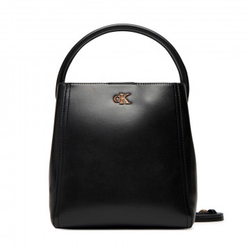 bolsa-tipo-saco-com-logotipo-monograma-e-ferragens