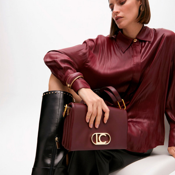 dreiteilige-umhangetasche-mit-uberschlag