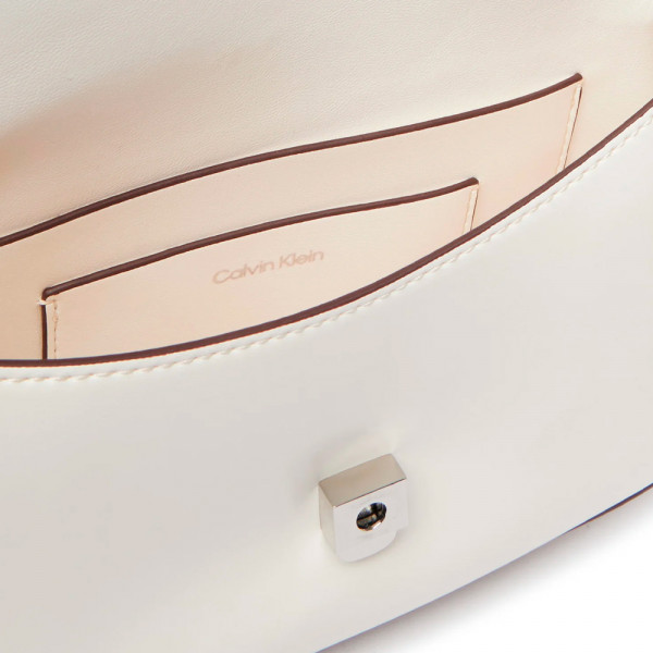 sac-bandouliere-style-appareil-photo-avec-rabat-et-monogramme