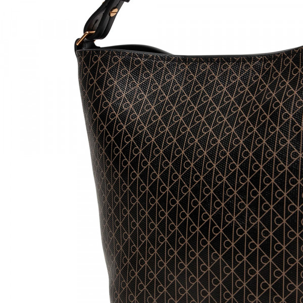 bolso-saco-con-logo-emblematico-en-todo-el-articulo