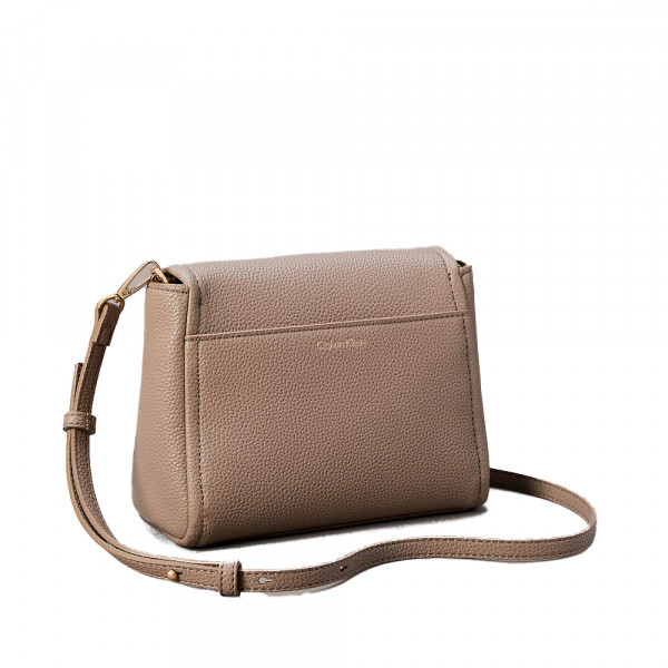 schultertasche-aus-genarbtem-leder