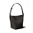 bolso-saco-con-logo-emblematico-en-todo-el-articulo