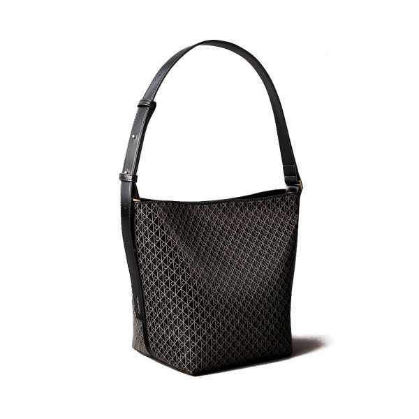 borsa-a-secchiello-con-logo-iconico-su-tutta-la-superficie