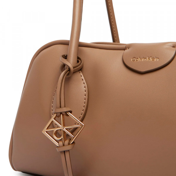 sac-bandouliere-a-logo-emblematique