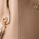 beuteltasche-mit-monogramm-logo-und-beschlagen