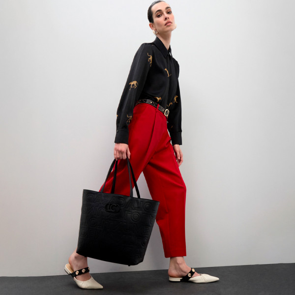 unstrukturierte-einkaufstasche-mit-monogrammstickerei