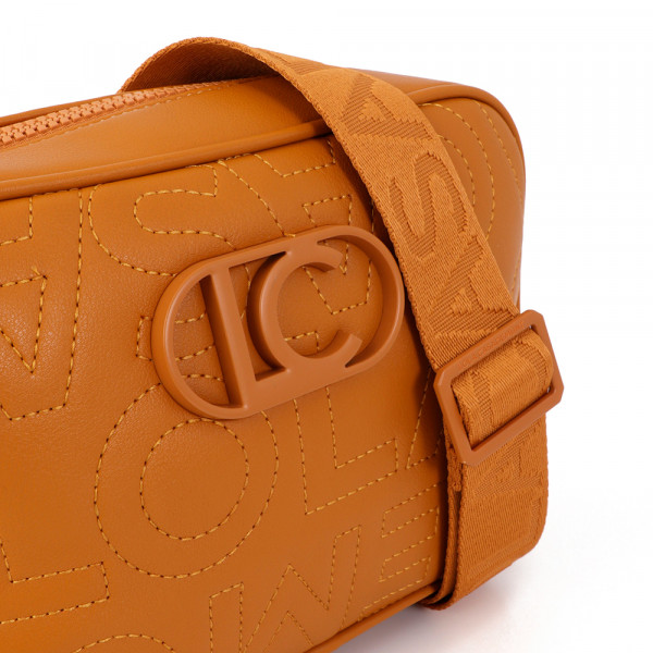 bolsa-de-ombro-com-monograma-bordado