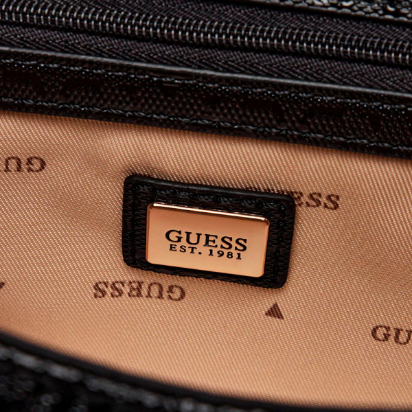 libby-shoulder-bag-with-chain