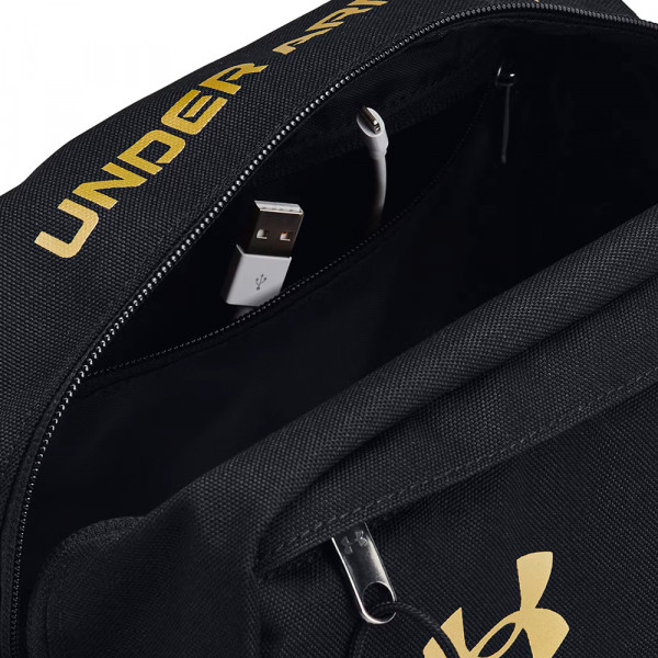 toiletry-bag-contains-travel-kit