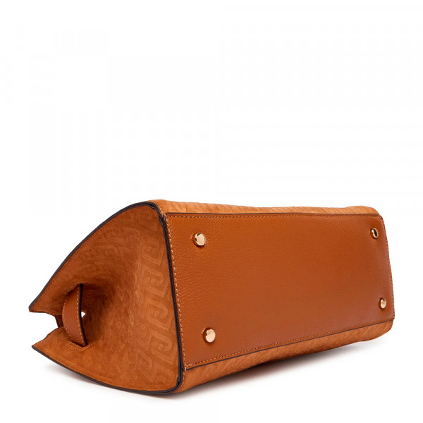 bolso-de-mano-efecto-antelina