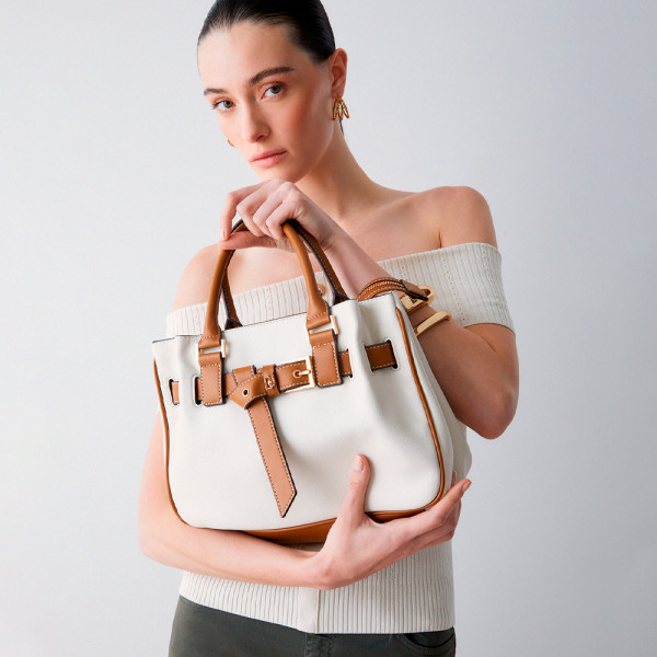 kleine-tasche-mit-schnalle