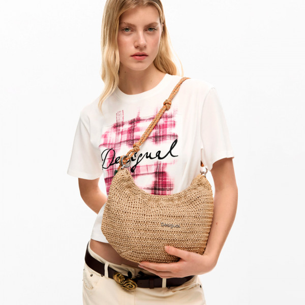 bolsa-oval-media-de-rafia-com-pingentes