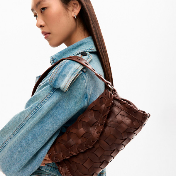 kleiner-geflochtener-beutel