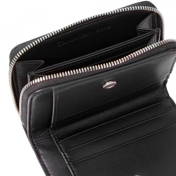 minimal-monogrm-wallet