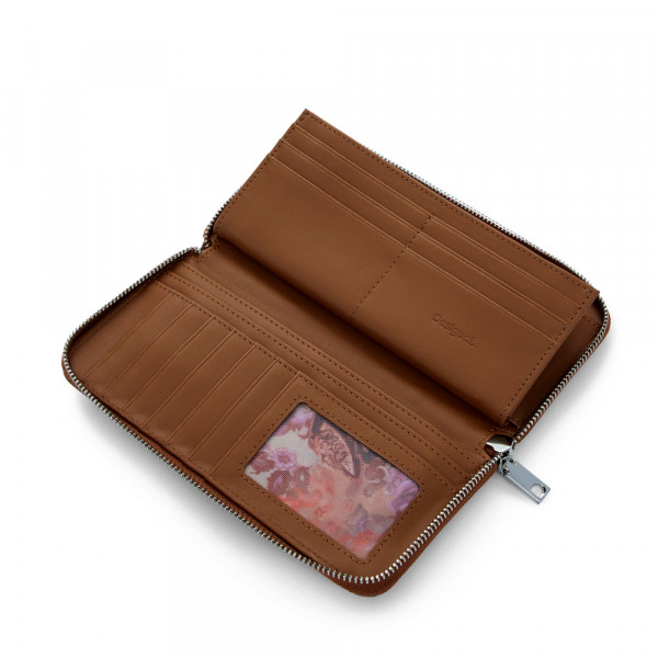 bolsa-grande-com-tachas-recortadas