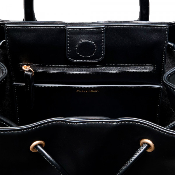 mochila-con-cordon-con-monograma