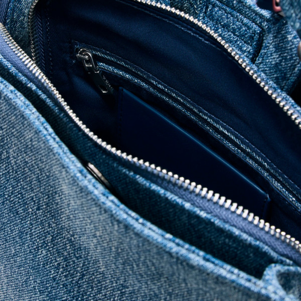 mochila-pequena-denim-corazon