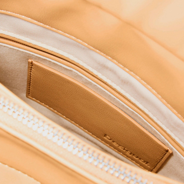 petit-sac-a-dos-en-raphia-avec-breloques