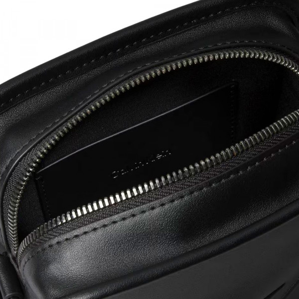 sculpted-impression-reporter-crossbody-bag