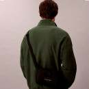 wasserabweisende-umhangetasche-aus-twill