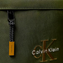 sac-plat-en-nylon-avec-logo-monogramme