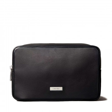 grained-leather-toiletry-bag