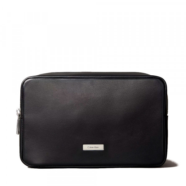 grained-leather-toiletry-bag