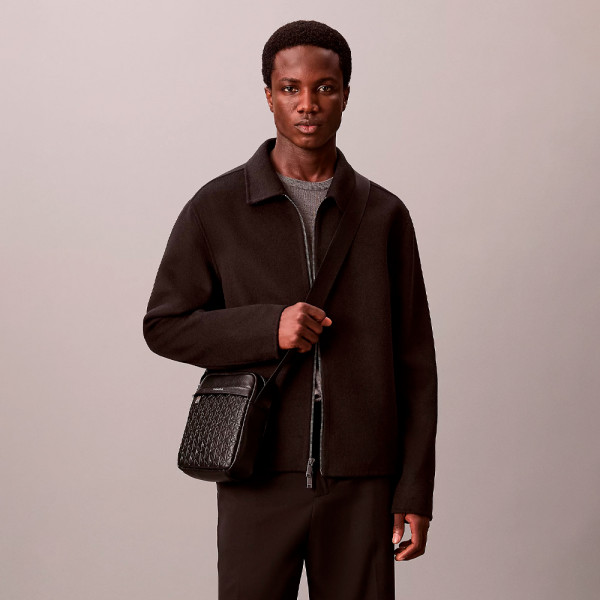 reporter-bag-with-engraved-iconic-logo