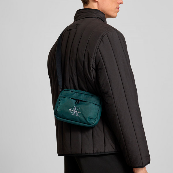 sac-bandouliere-en-nylon-pour-appareil-photo-avec-logo-bien-visible