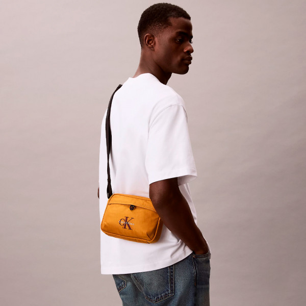 kameratasche-aus-nylon-mit-auffalligem-logo